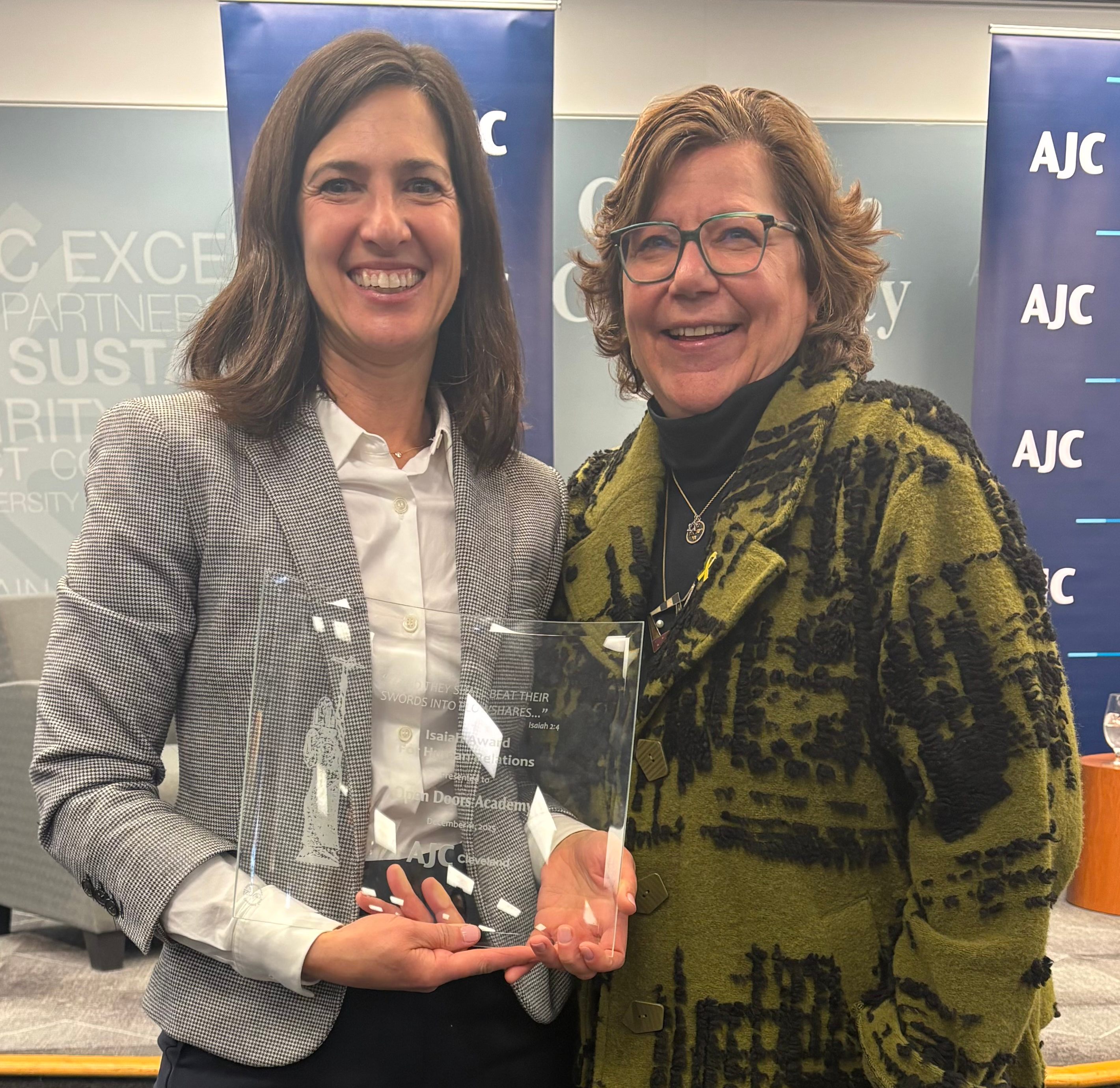 Dorothy Moulthrop & Lee C. Shapiro, AJC Cleveland Regional Director.