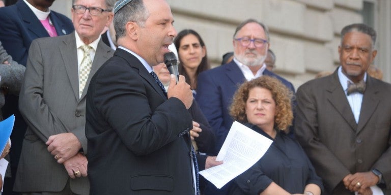 Photo of Rabbi Robert A. Nosanchuk of Anshe Chesed Fairmount Temple in Beachwod speaking to a crowd from the steps of Cleveland City Hall