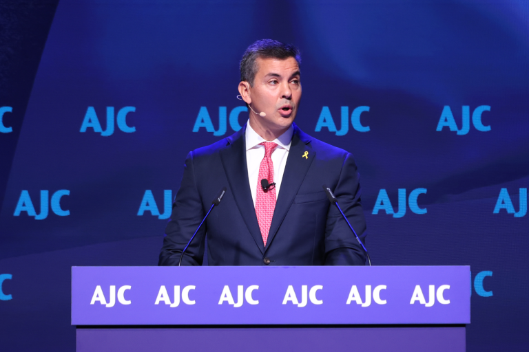 Photo of President Santiago Peña speaking at AJC's Global Forum 2025