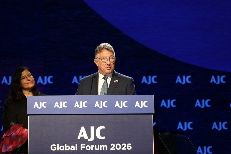 Photo of Yaron Lischinsky's parents at AJC Global Forum 2026