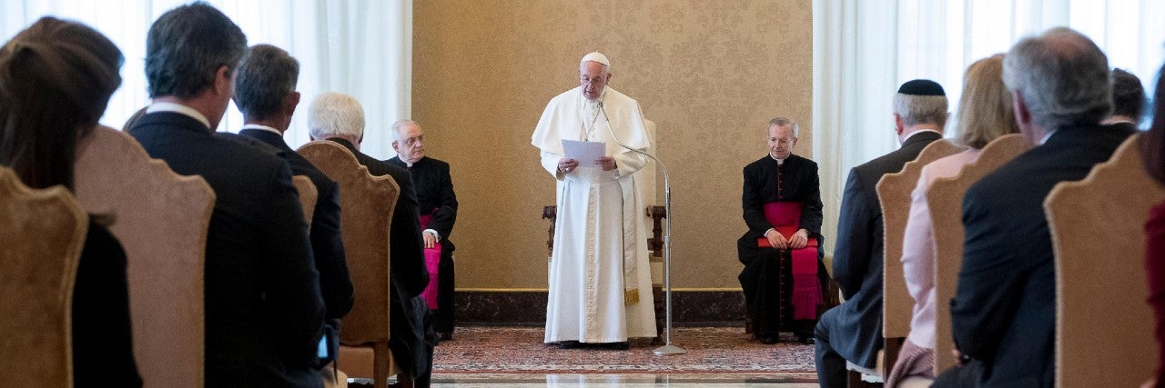Photo of the Pope speaking to AJC Delegation